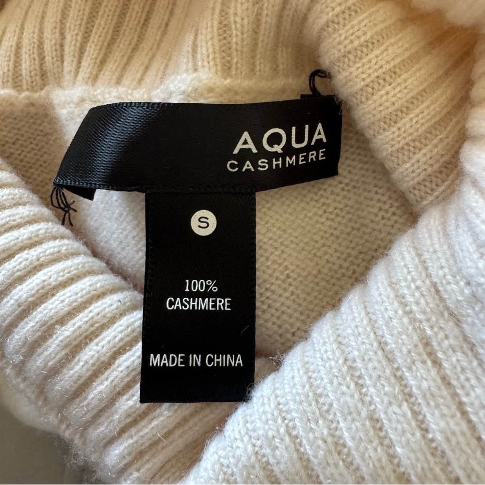 Aqua Cream Sleeveless Turtleneck Sweater - Picture 7 of 7